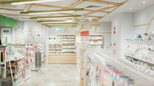 Mostrador de una farmacia luminosa