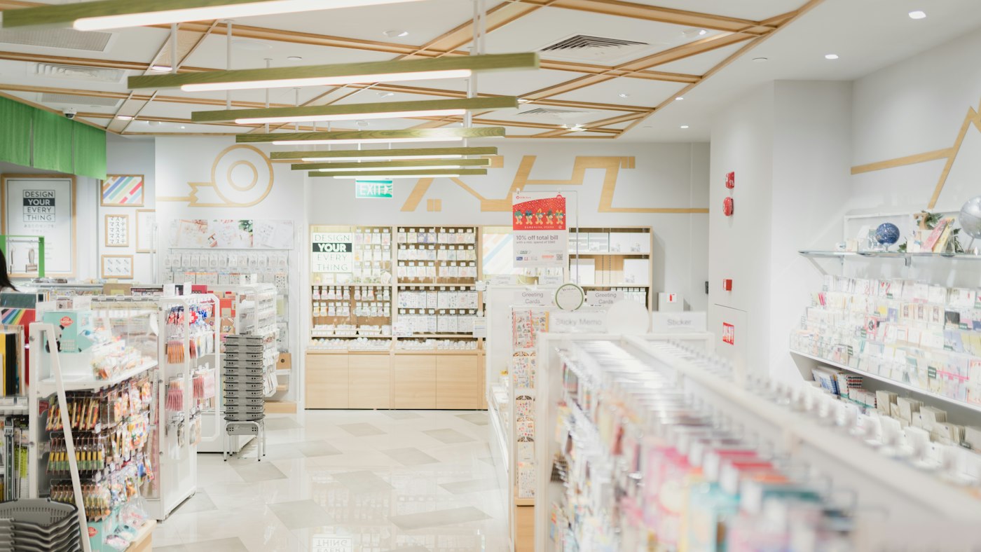 Mostrador de una farmacia luminosa
